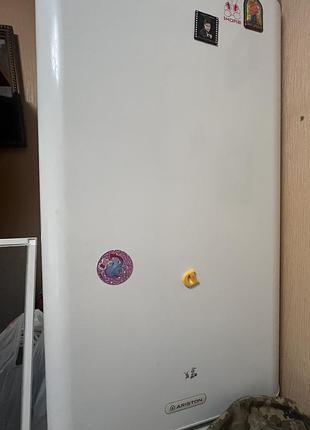 Холодильник indesit