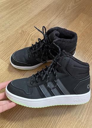 Утеплені високі кросівки adidas 37,5 розмір