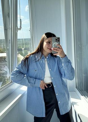 Блакитна сорочка в клітинку з чоловічого плеча lacoste