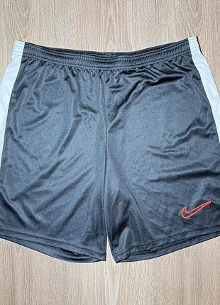 Чорні спортивні шорти nike для бігу, занять в залі, розмір l