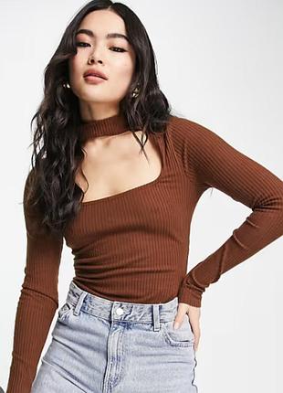 Bershka топ з чокером укорочений топ в рубчик коричневий