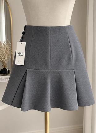 Міні-спідниця жіноча vero moda сіра трапеція