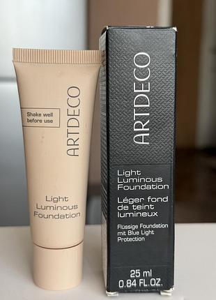 Artdeco light luminous тональна основа для обличчя