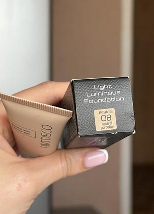 Artdeco light luminous тональна основа для обличчя 3