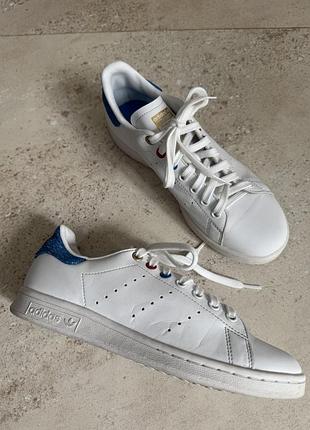 Adidas originals women’s stan smith – white/blue/gold (gy5701)