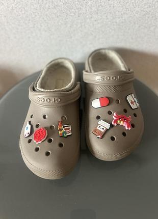 Жіночі крокси утеплені crocs jibbitz classic стильні жіночі крокси