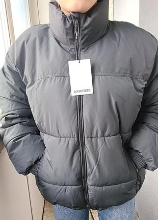 Жіночий пуховик bershka сірий