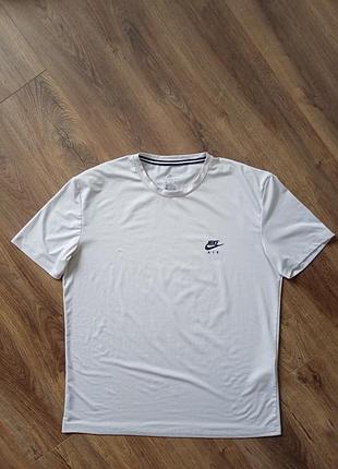 Брендова футболка nike.