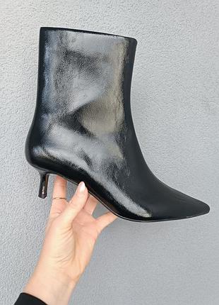 Бомбезные лаковые сапожки zara