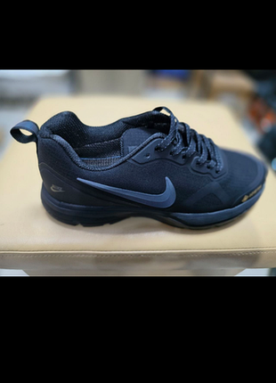 Кроссовки от бренда nike 4