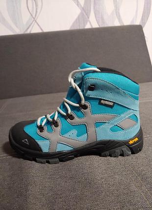 Профессиональные трекинговые ботинки mckinley с подошвой vibram