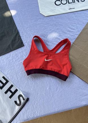 Топ спортивний nike