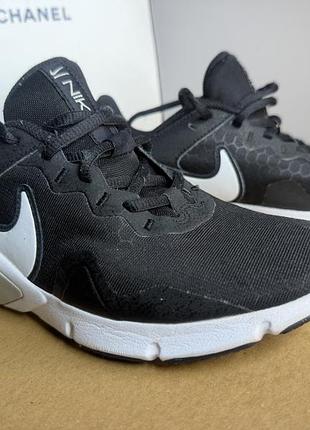 Кросівки підліткові nike чорні з білою підошвою 35 розмір