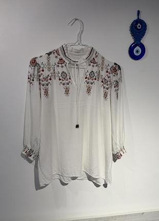 Жіноча блуза desigual з вишивкою, біла, розмір с. рукав 3/4.