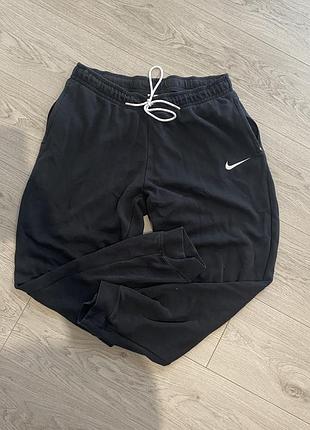 Чоловічі спортивні штани nike чорні розмір m