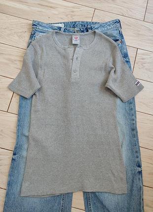 Футболка в рубчик от levi's,р.по наборке л (см замеры)