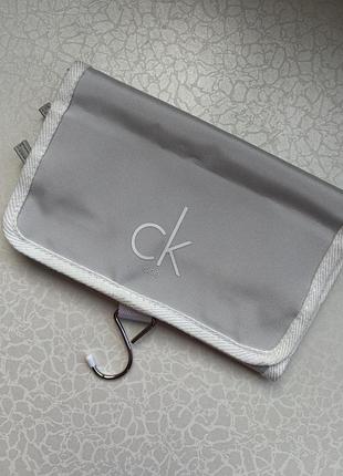 Косметичка жіноча calvin klein сіра