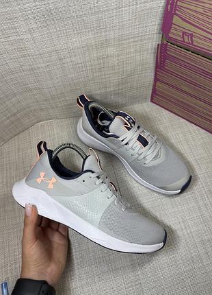 Оригінальні кросівки under armour