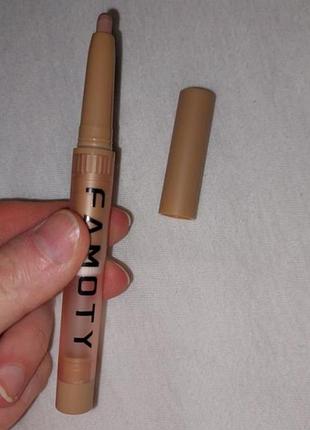 Матова помада-олівець для губ famoty matte velvet lip liner.