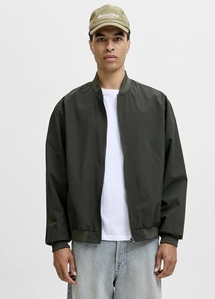 Чоловічий бомбер jack & jones