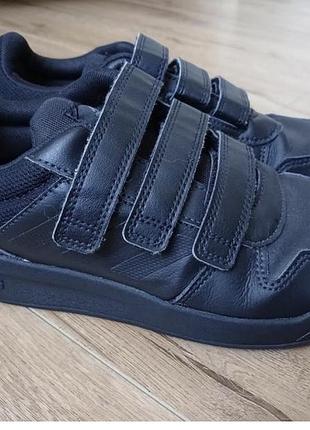 Кросівки унісекс adidas чорні, розмір 37/38, довжина устілки 24,5 см, натуральна шкіра