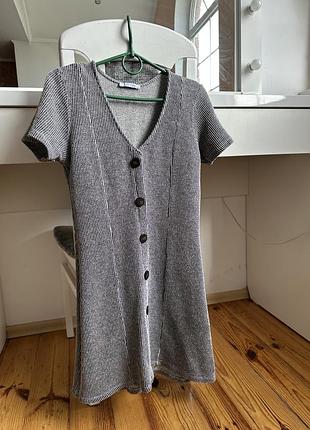 Коротка жіноча сукня zara сіра в рубчик, розмір xs