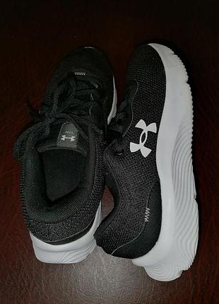 Кросівки  under armour чорні. розмір 37