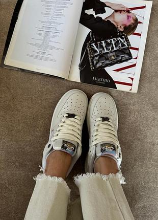 Year beige white 2