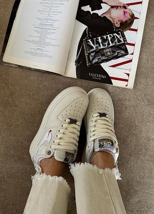 Year beige white 3