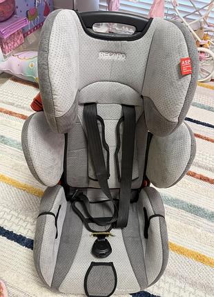 Автокрісло recaro