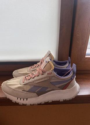 Кросівки жіночі reebok бежеві з фіолетовим
