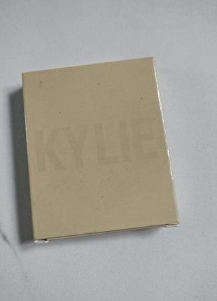 Хайлайтер kylie cosmetics пресований 4