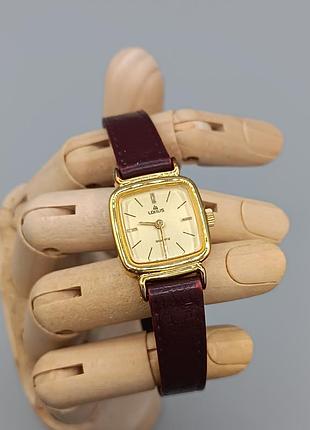 Lorus by seiko золотистий вінтажний маленький жіночий годинник, шкіряний ремінець витончений мінімалістичний