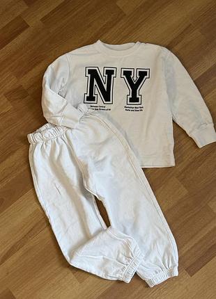 Спортивний костюм для дівчинки білий з написом ny