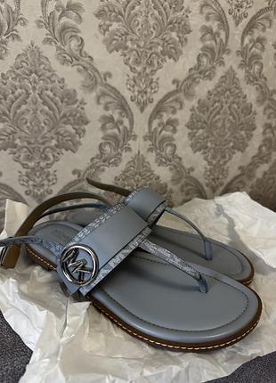 Блакитні босоніжки/ сандалі michael kors оригінал / шльобанці / вʼєтнамки