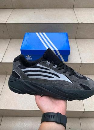 Кросівки чоловічі adidas чорні з сірими смужками 44 розмір (27 см)