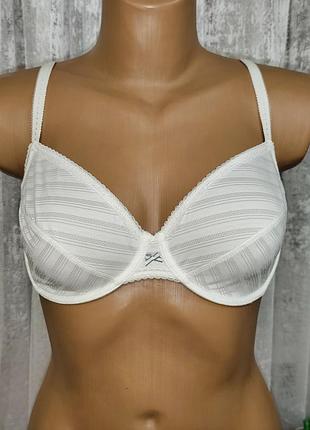 Красивый бюстгальтер мягкий на косточках uk36d eur80d
