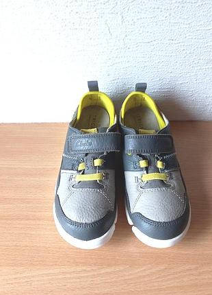 Отличные легкие кроссовки clarks 29 р. стелька 18,5 см.