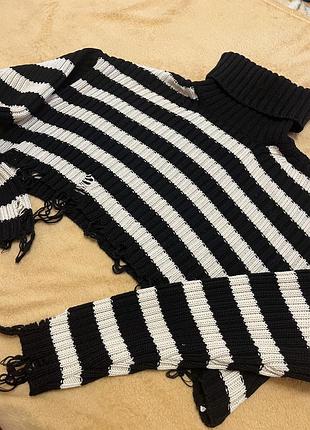 Светр zara жіночий укорочений у смужку з рваностями чорно-білий m-l
