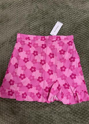 Жіноча міні-спідниця рожева з квітковим принтом