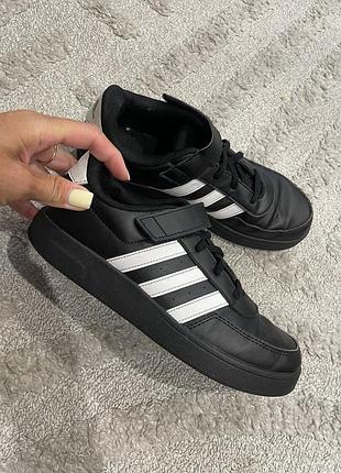 Кросівки унісекс adidas чорно-білі