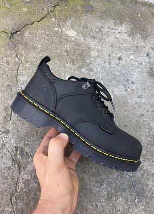 Рідкісні чорні шкіряні черевики dr martens з маленьким вишитими логотипами антистатична підошва