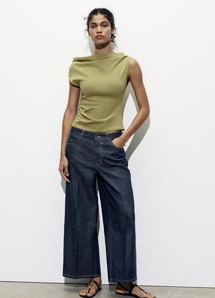 Новий цупкий асиметричний бавовняний топ з драпіруванням від zara
