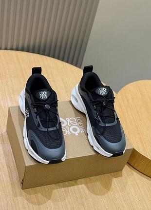 Чоловічі спортивні кросівки on running x loewe cloudventure темно-сірого кольору