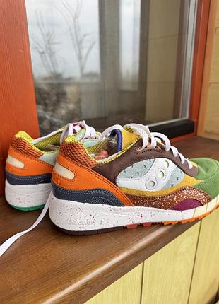 Яскраві кросівки saucony різнокольорові