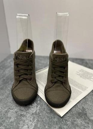Ботильйони на підборах у стилі casual/military diesel