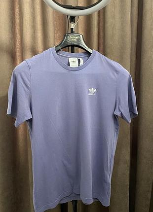 Футболка бренду adidas originals (лінійка trefoil essentials)