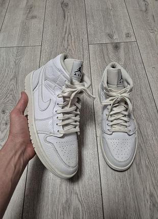 Кросівки чоловічі nike air jordan 1 mid білі