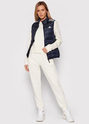 Безрукавка жилетка пухова adidas essentials down vest gt9137 cиній regular fit