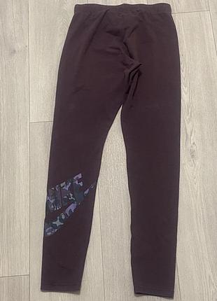 Оригінальні легінси nike sportswear club camo (розмір m) / лосини найк бордові